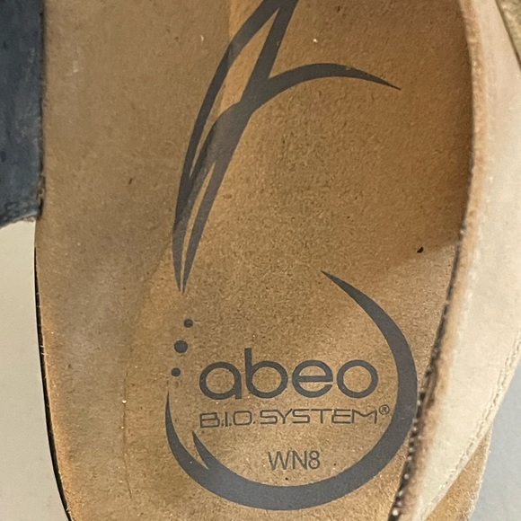 Abeo Crescent Stone Tan Leather Walking Sandal, Size 8 - Picture 10 of 11